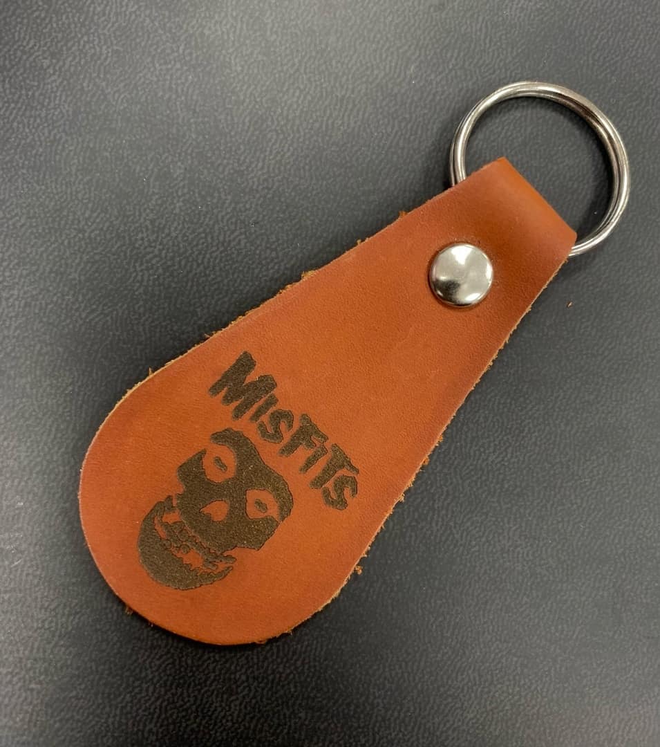 Брелок Misfits кожа — Брелоки