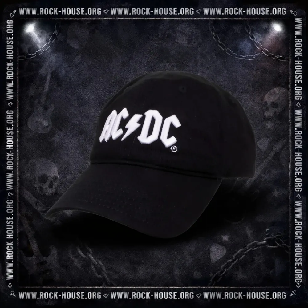 Реальная фотография бейсболки AC/DC с объёмной 3D-вышивкой логотипа